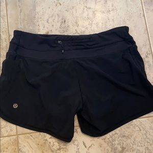 Lululemon groovy run shorts size 6